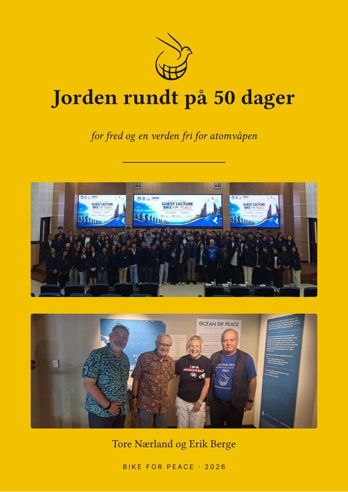 Forsiden: tittelen over et gruppebilde av studenter i en forelesningssal og et bilde av fire personer foran en utstilling om fred.